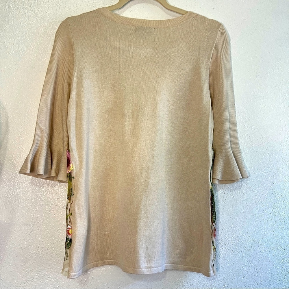 Joseph A. beige floral top with 3/4th flared sleeves. Sz S. Preowned. EUC. - Picture 5 of 10